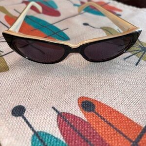 Tres Noir Cherry Bomb Chic Black and Tan Sunglasses
